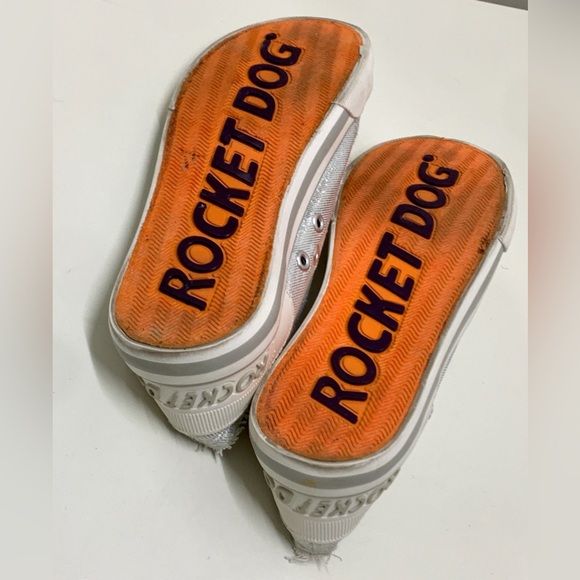 Women's 7.5 Rocket Dog Sparkly Metallic Silver Rubber Toe Lace Up Sneakers - Picture 14 of 16